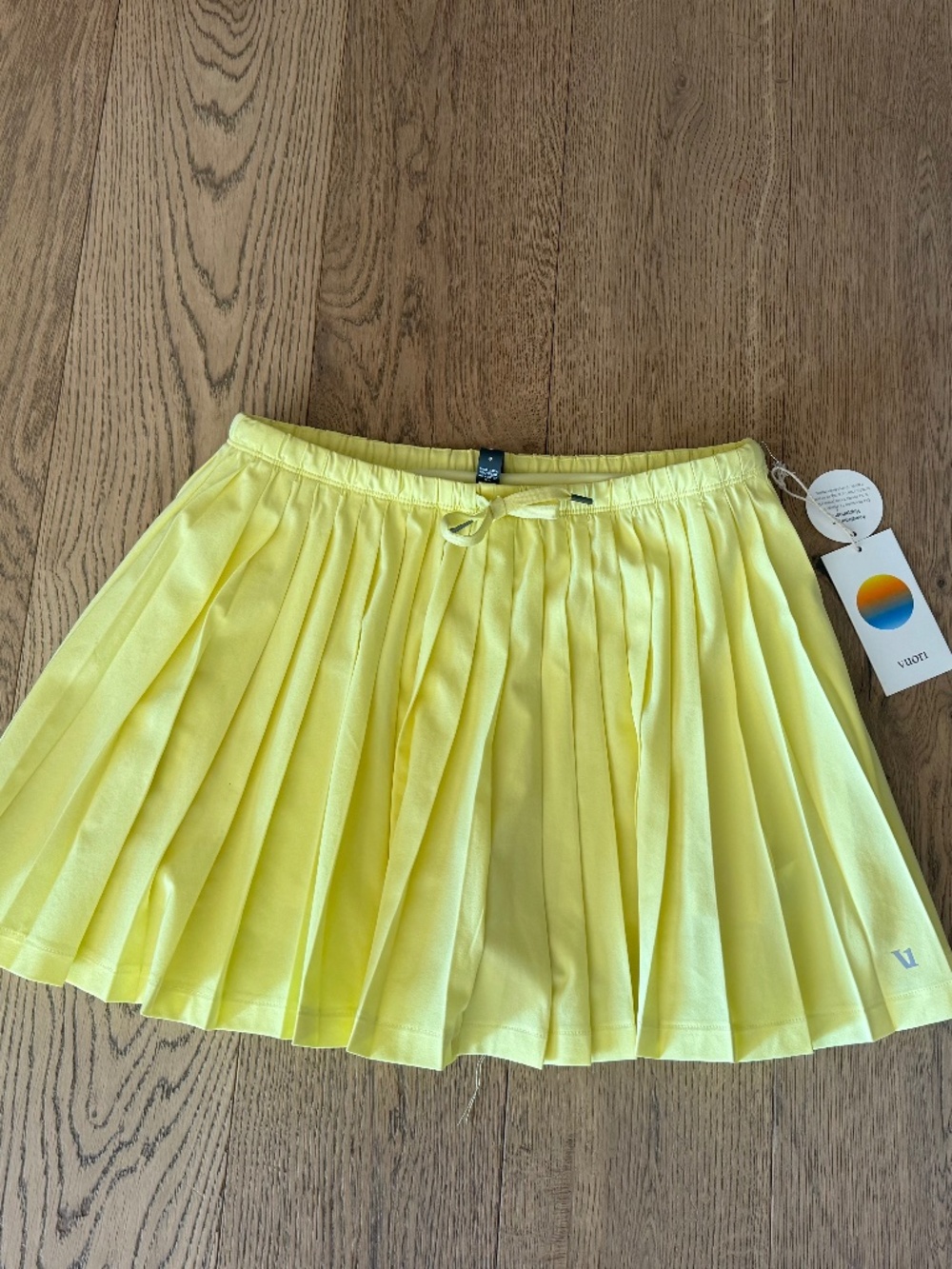 Vuori pleated clementine skirt with built in shorts size s - Picture 3 of 7